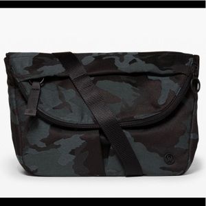 Lululemon All Night Festival Bag in Camo